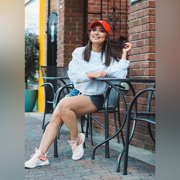 Meet your Posher, Lupe 🌸 - Picture 3 of 5